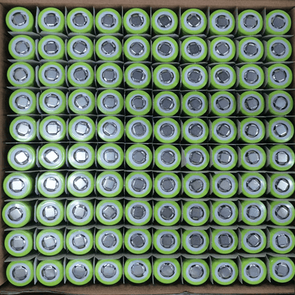 Batterie lithium-ion EVE 50pl 21700 3,6 V 5000 mAh (en stock dans l'UE), courant de décharge maximal de 180 A et taux de décharge de 36C. Compatible avec vélos et scooters électriques.